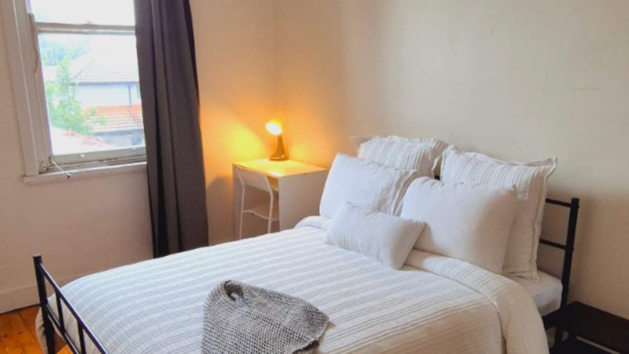 Furnished room in a flatshare