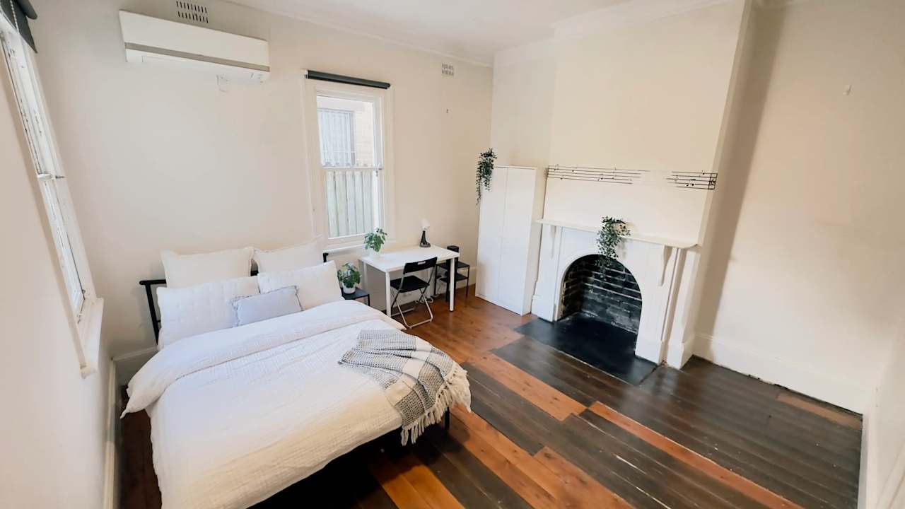 Furnished room in a flatshare