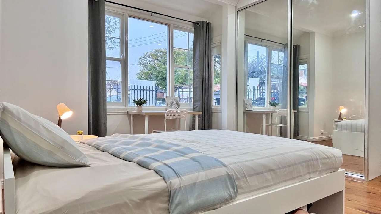 Furnished room in a share house