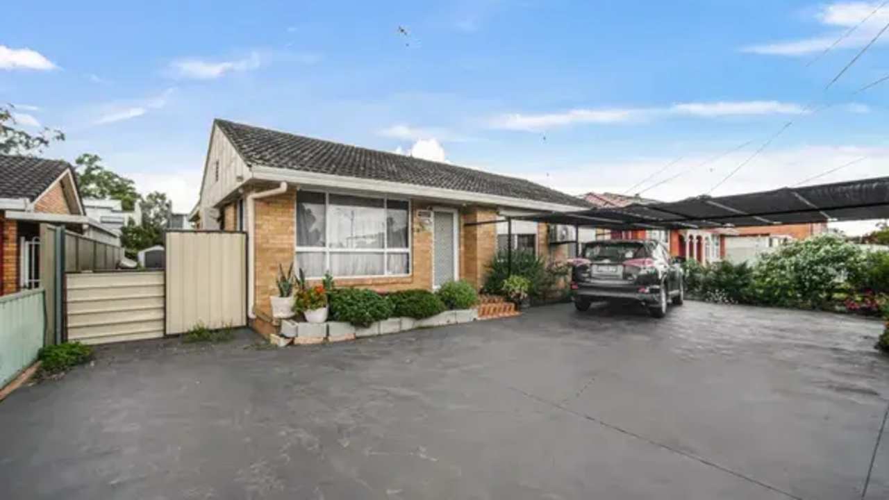 Whole property with 1 room for rent