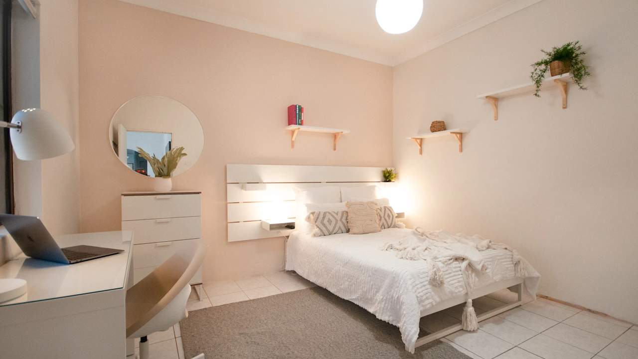 Furnished room in a share house