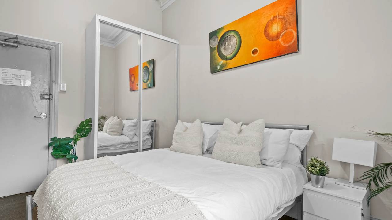 Furnished room in a flatshare