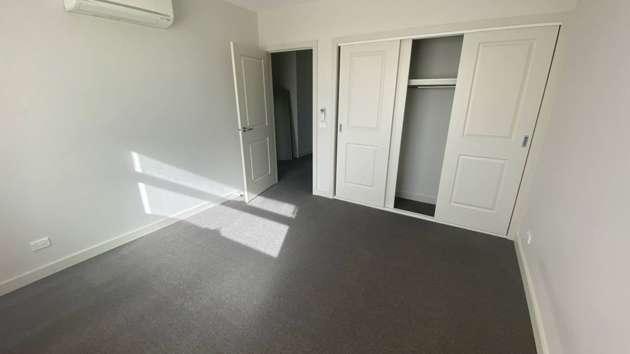 Unfurnished room with own bathroom