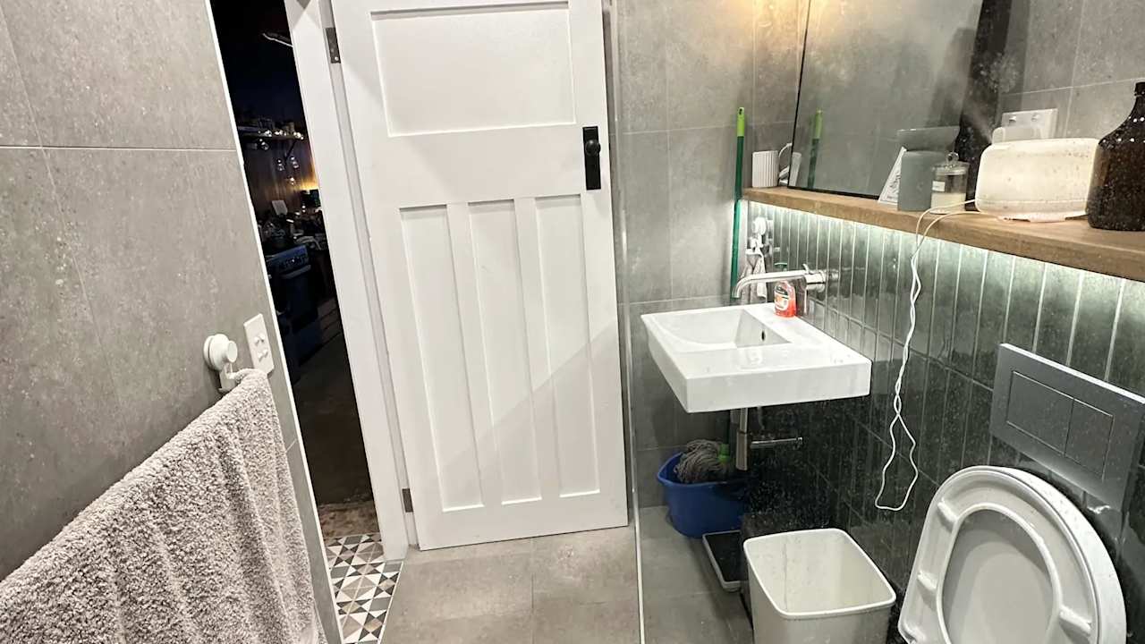 Room in a share house