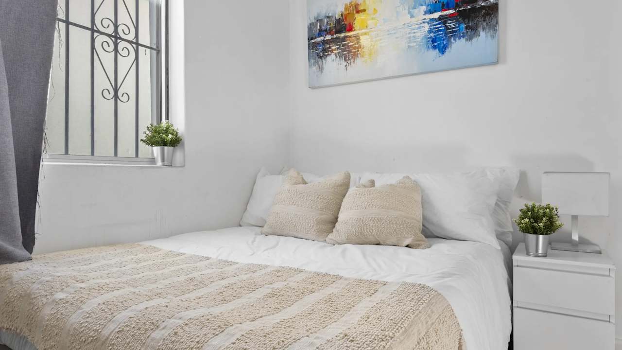 Furnished room in a share house