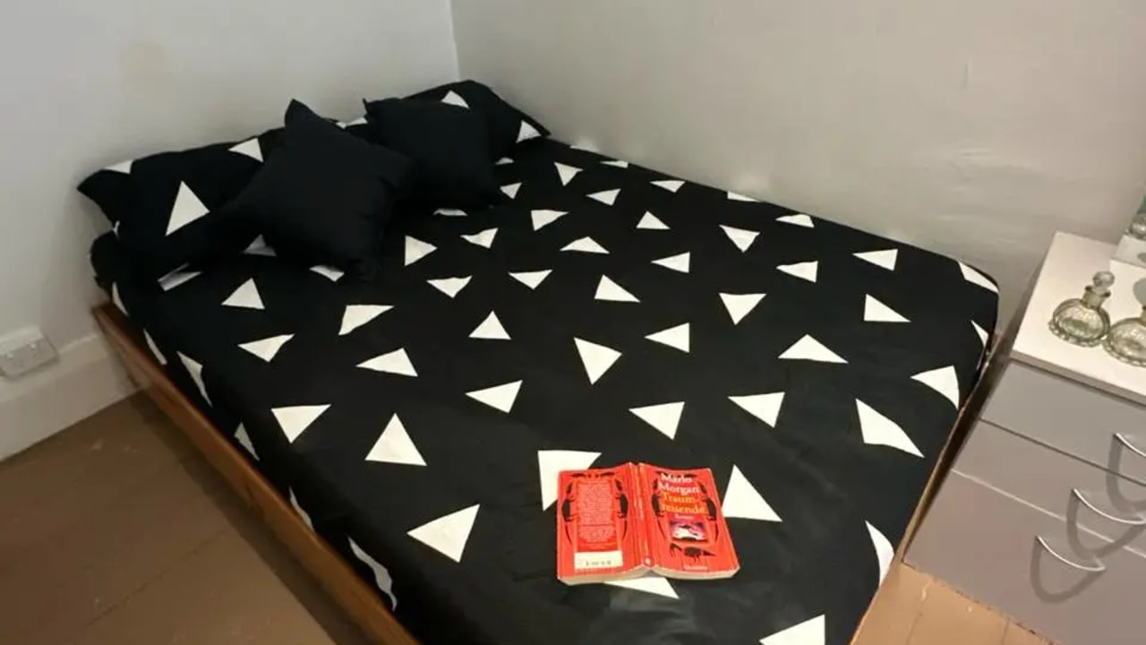 Furnished room in a share house