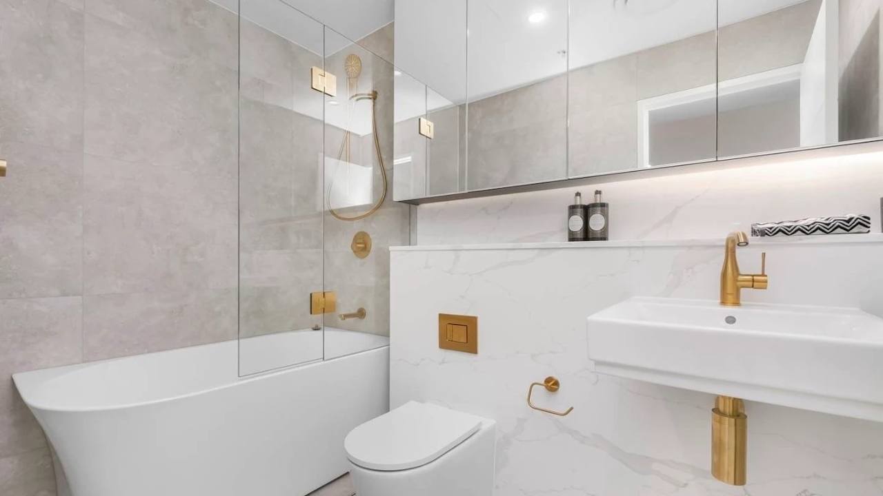 Furnished room with own bathroom