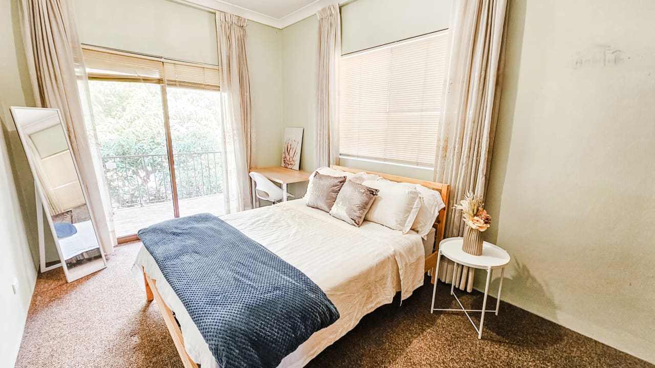 Furnished room in a share house