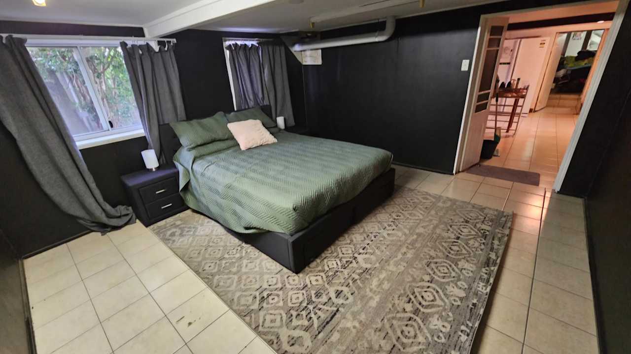 Unfurnished room in a flatshare