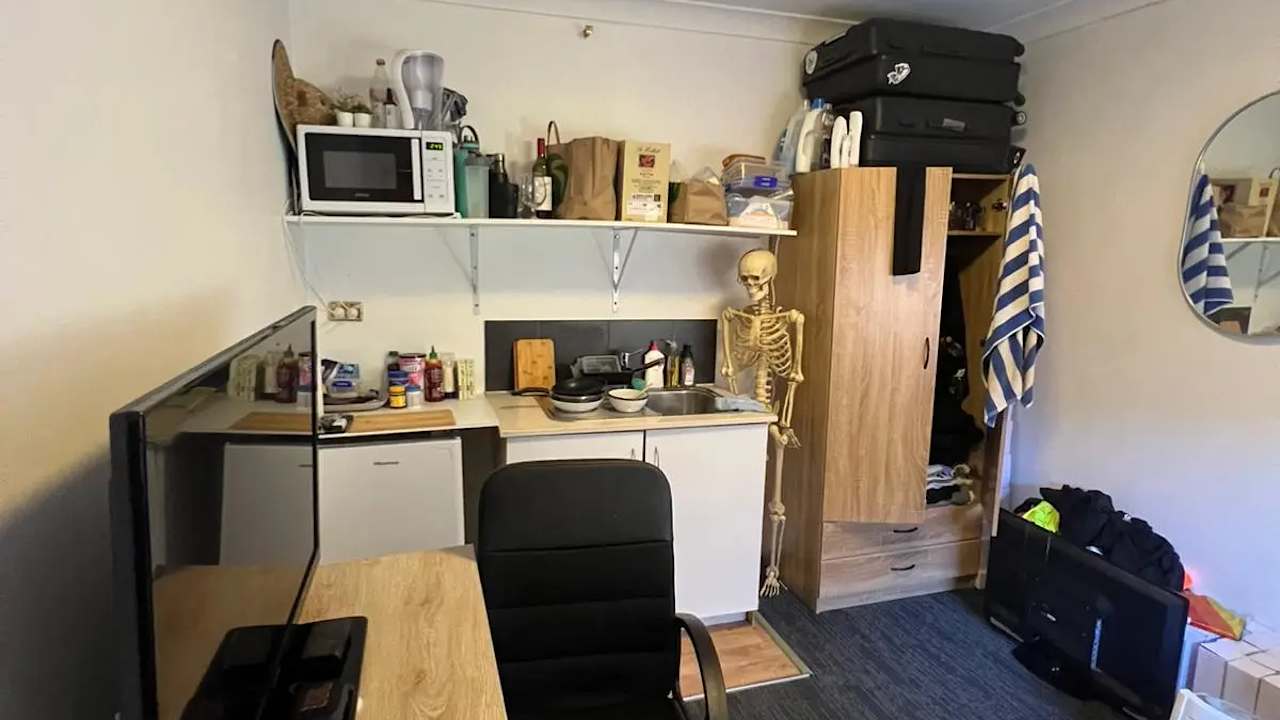 Furnished room in a share house