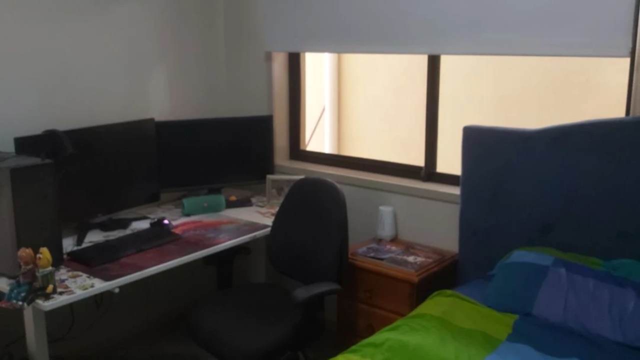 Unfurnished room in a flatshare