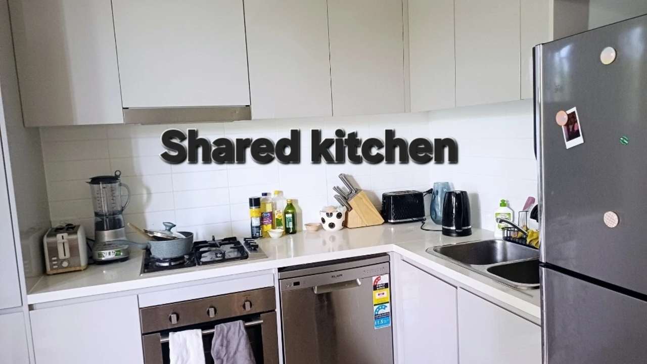 Unfurnished room with ensuite in a flatshare