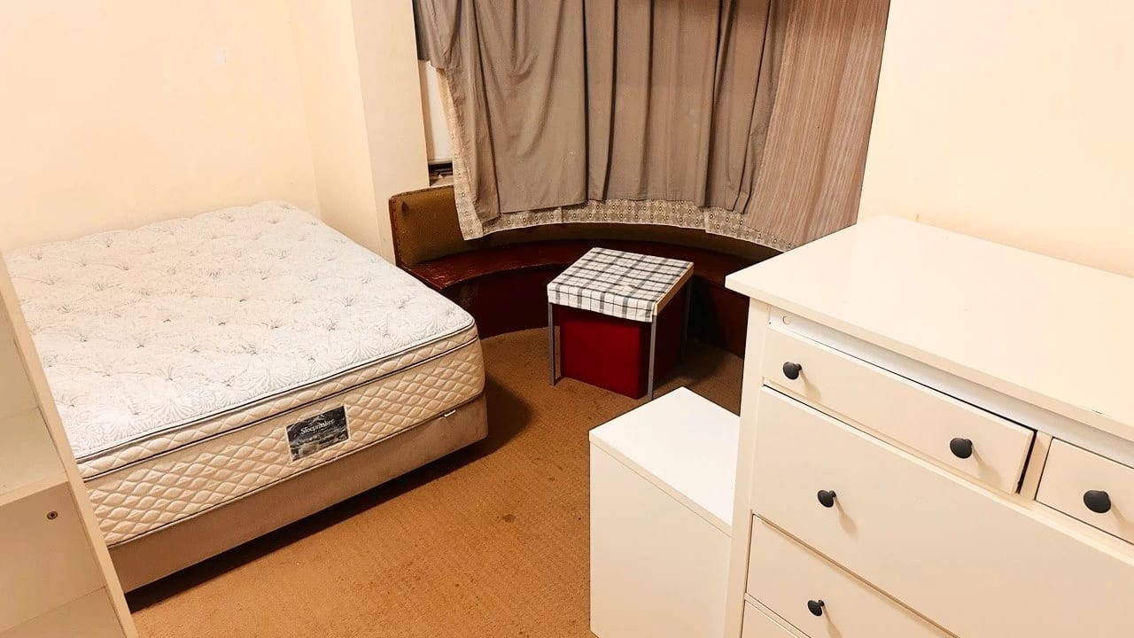Furnished room in a share house