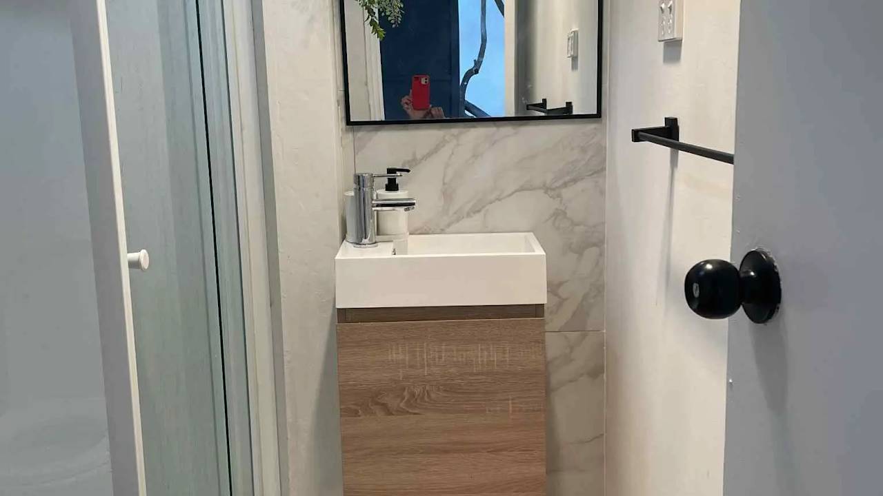 Furnished room in a share house