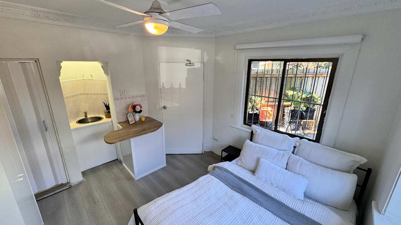 Furnished room studio flat for rent