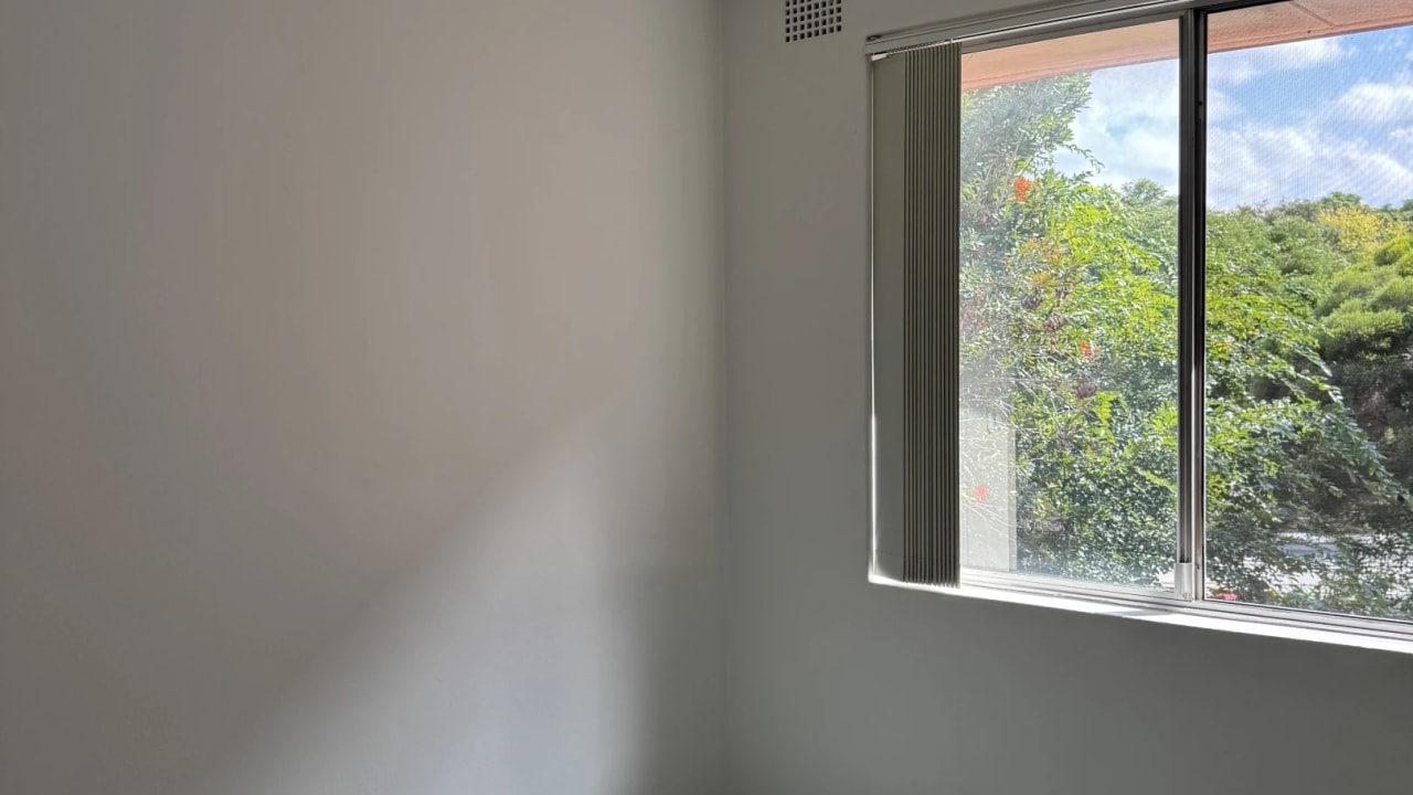 Unfurnished room in a flatshare