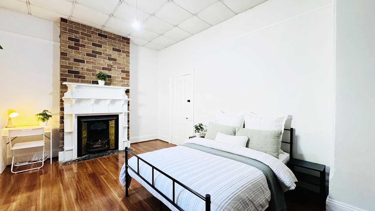 Furnished room in a flatshare