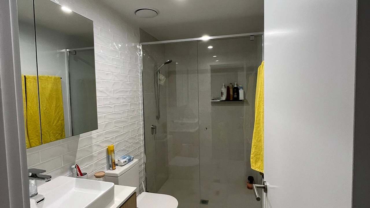 Furnished room with ensuite in a flatshare