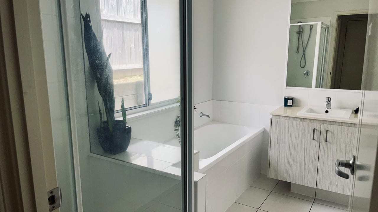 Room in a share house