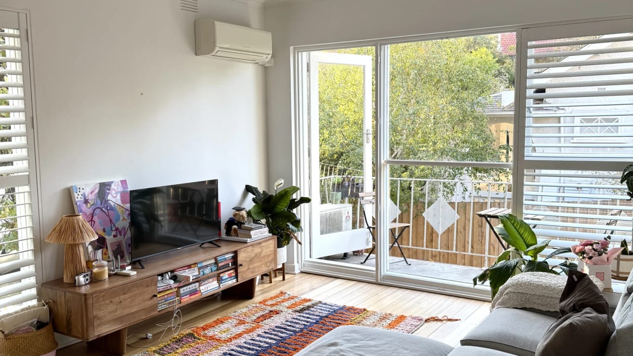 Unfurnished room in a flatshare