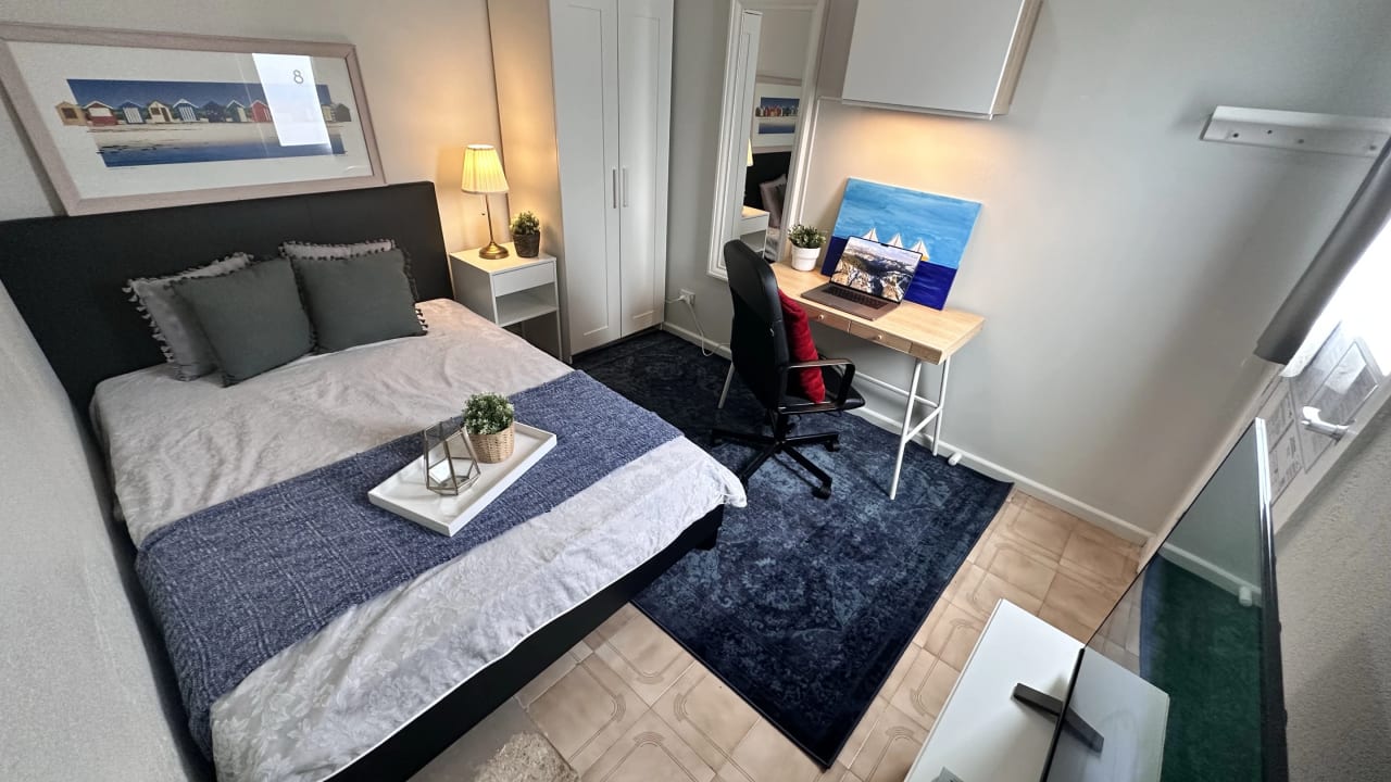 Furnished room in a share house