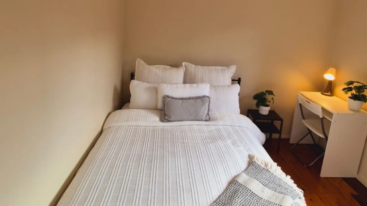 Furnished room in a share house