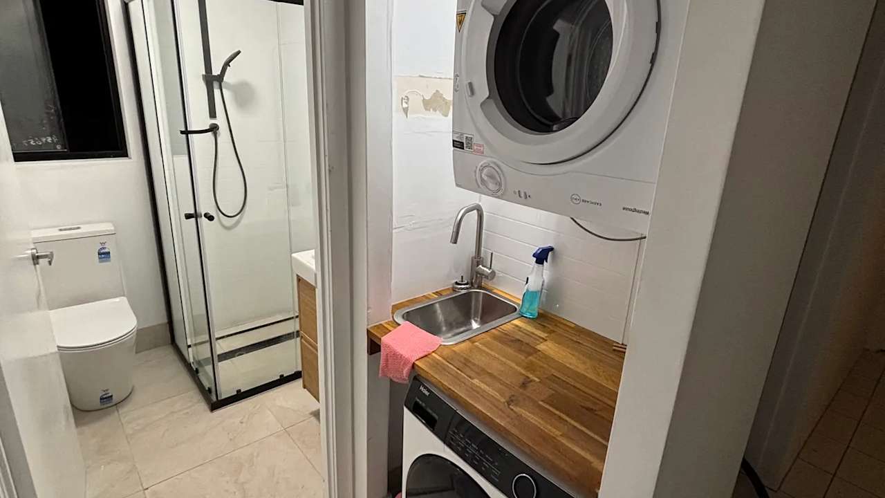 Furnished room in a share house