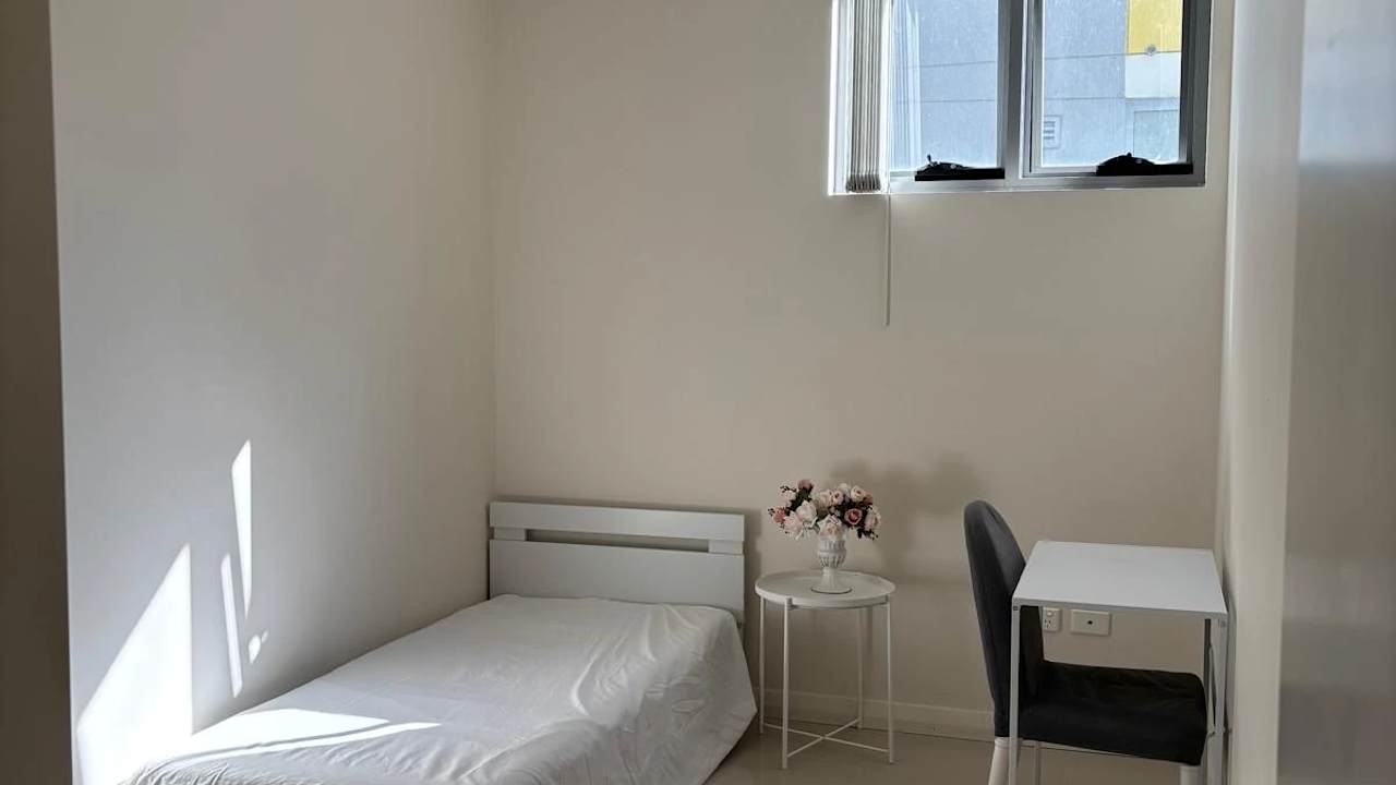 Furnished room in a flatshare