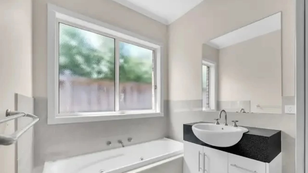 Room in a share house