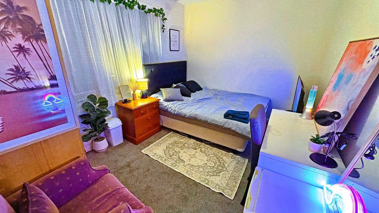 Furnished room in a flatshare