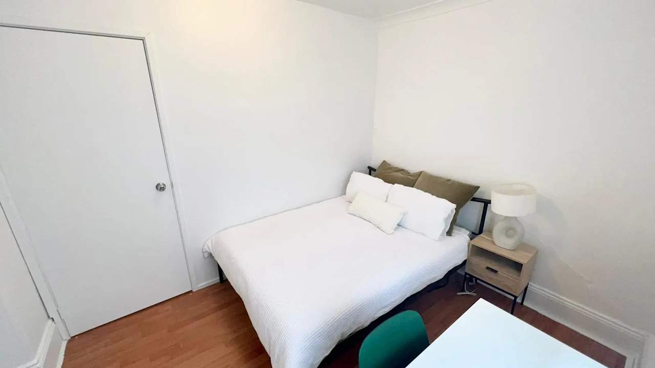 Room in a share house