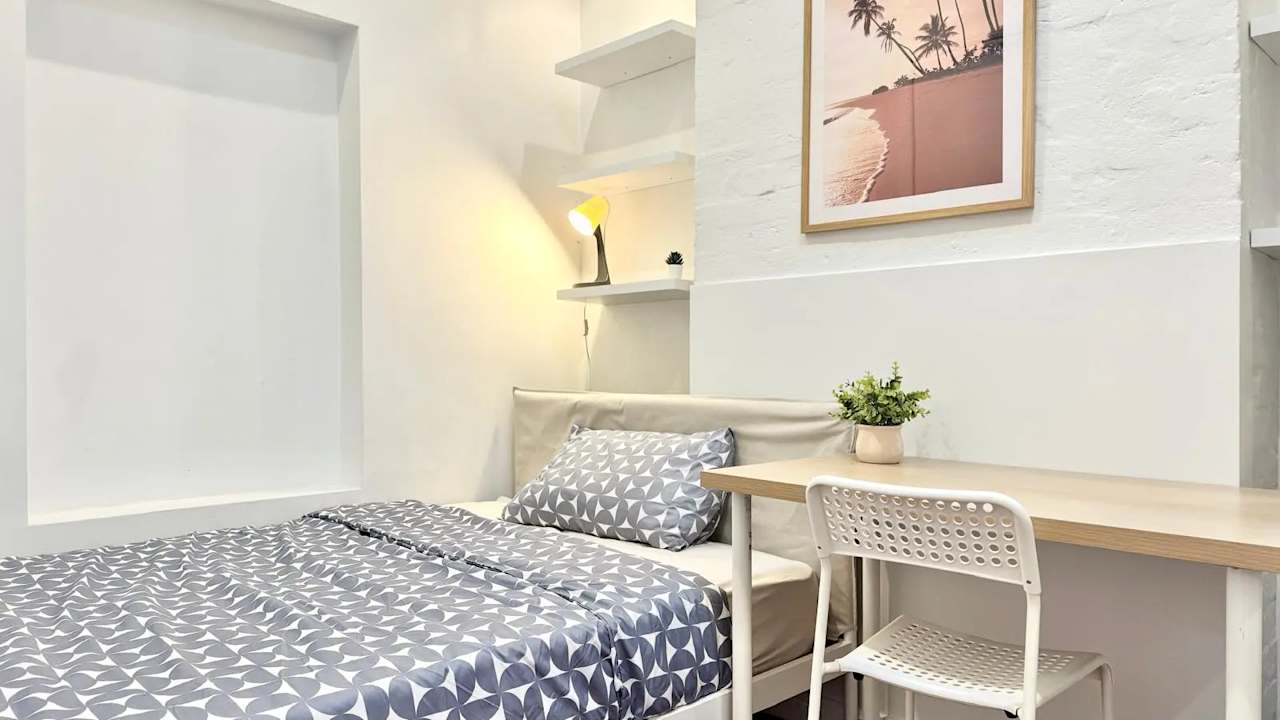 Furnished room in a share house