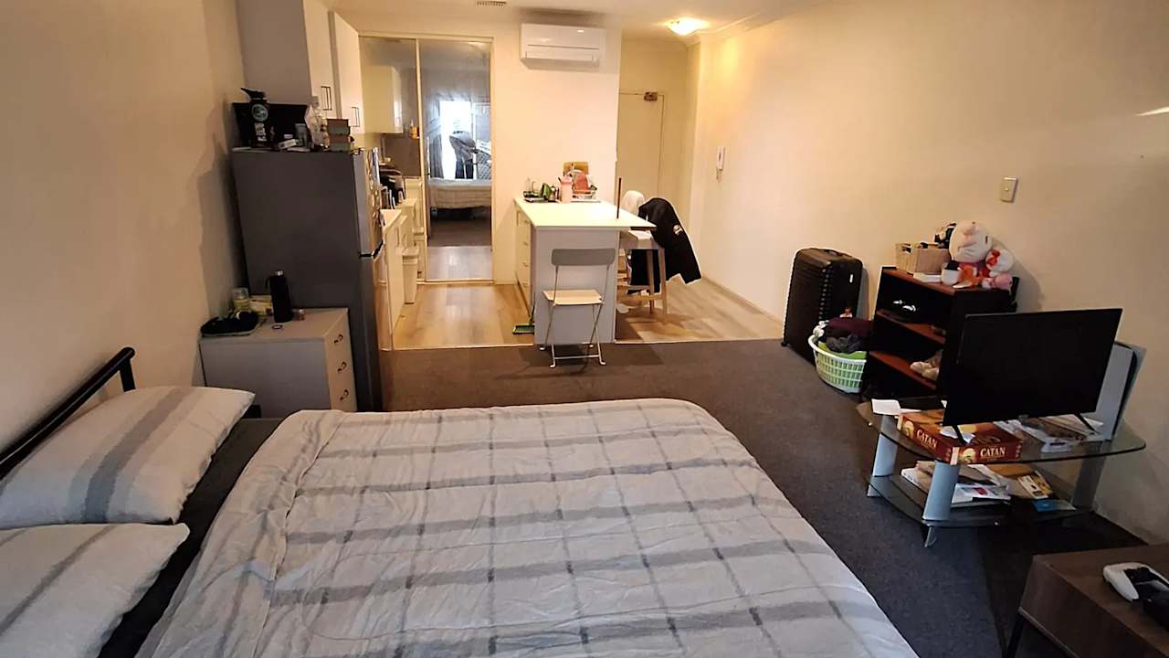 Whole property with 1 room for rent