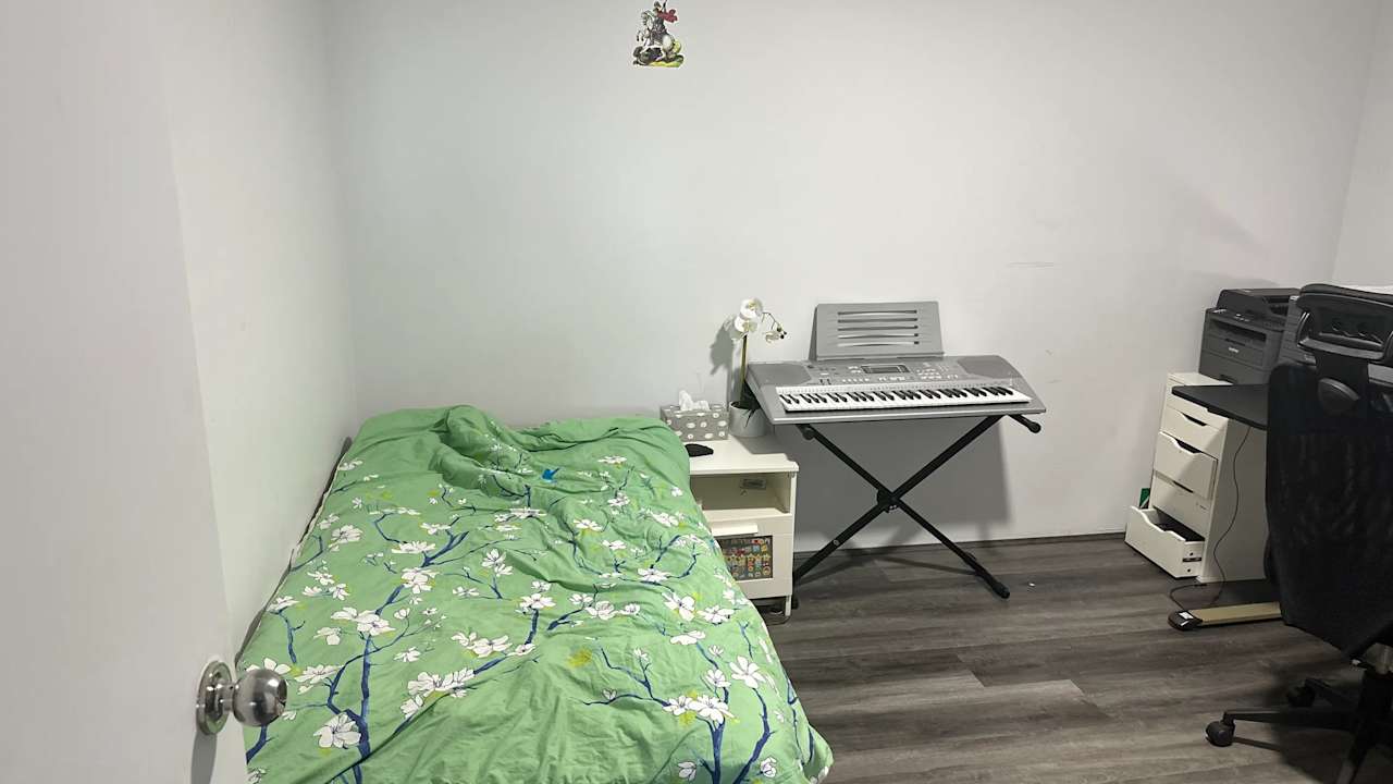 Room in a share house