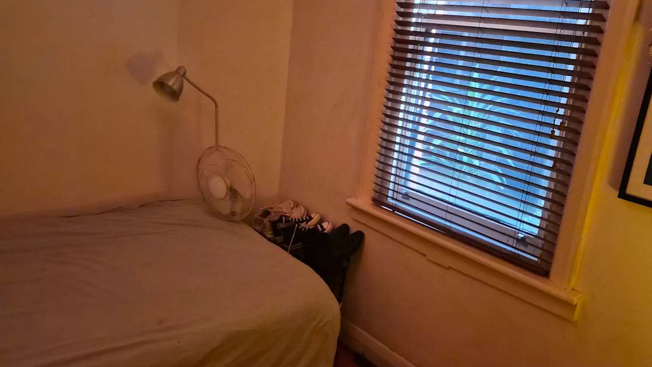 Room in a share house