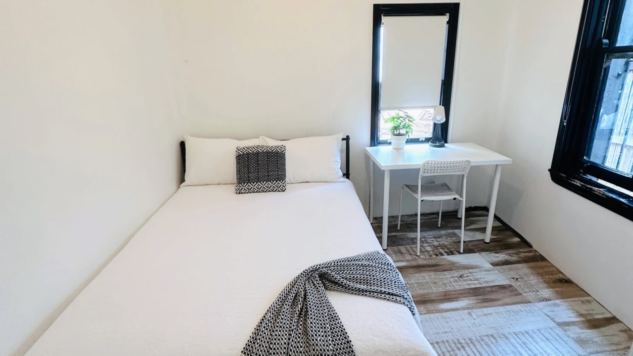 Furnished room in a flatshare