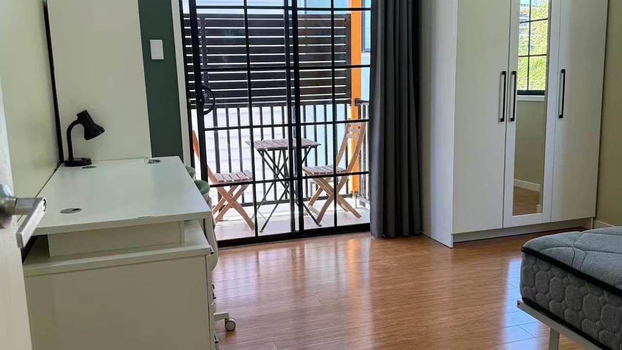 Furnished room with own bathroom