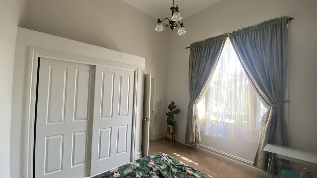 Room in a share house