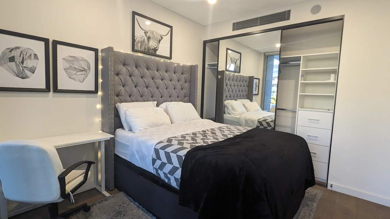 Furnished room in a flatshare