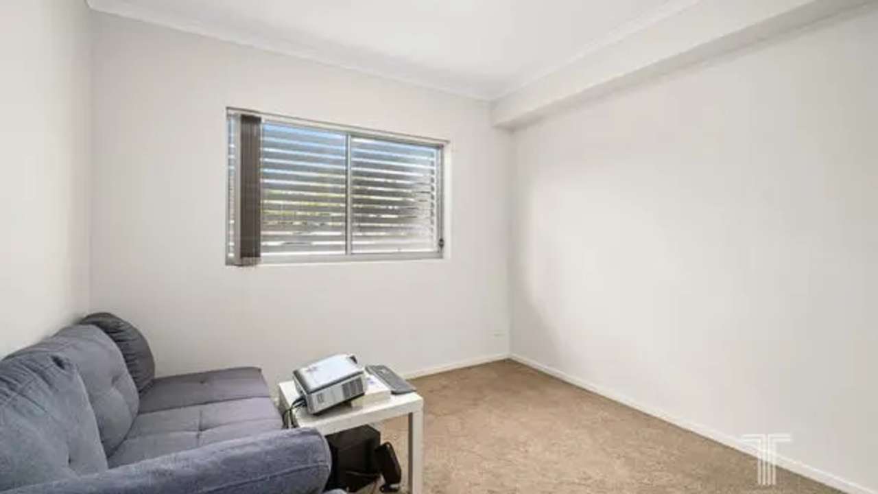 Unfurnished room with own bathroom
