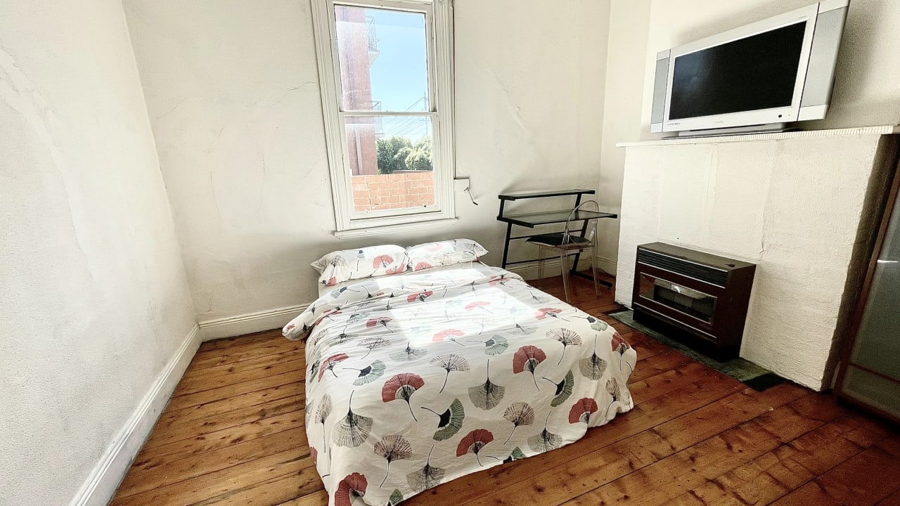 Furnished room in a share house