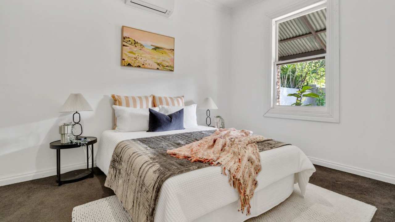 Room in a share house