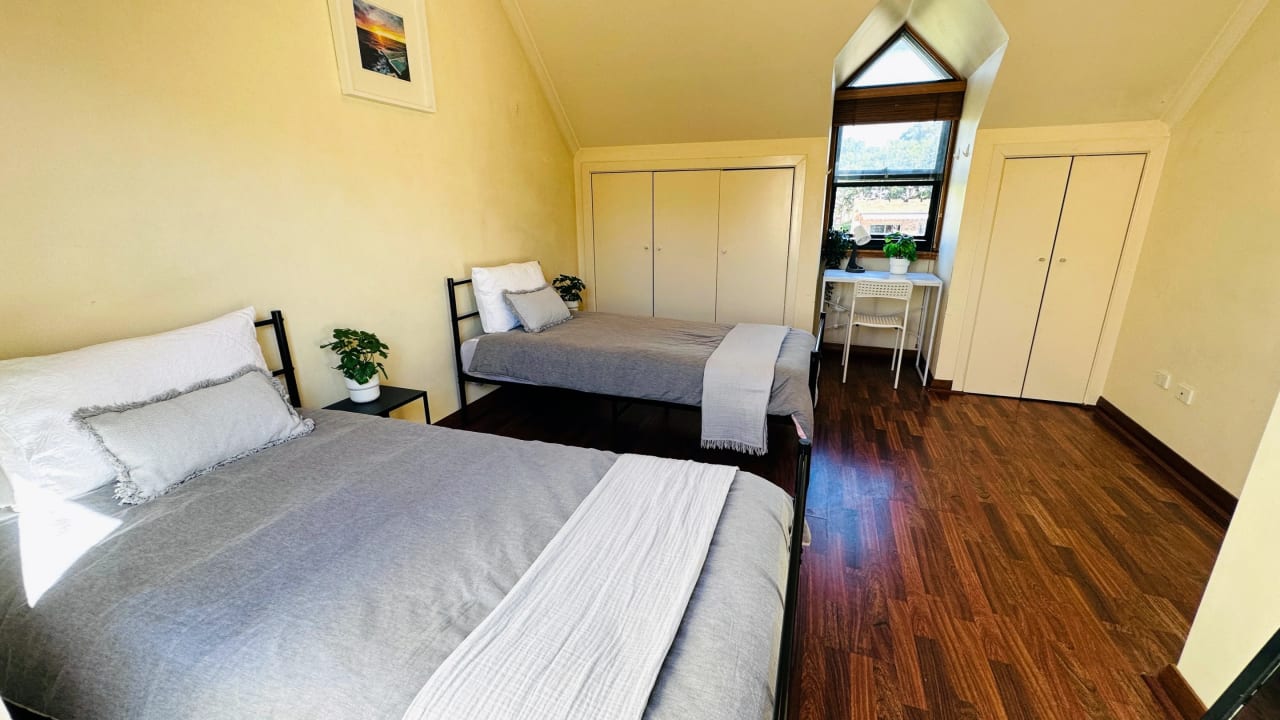 Furnished room in a flatshare
