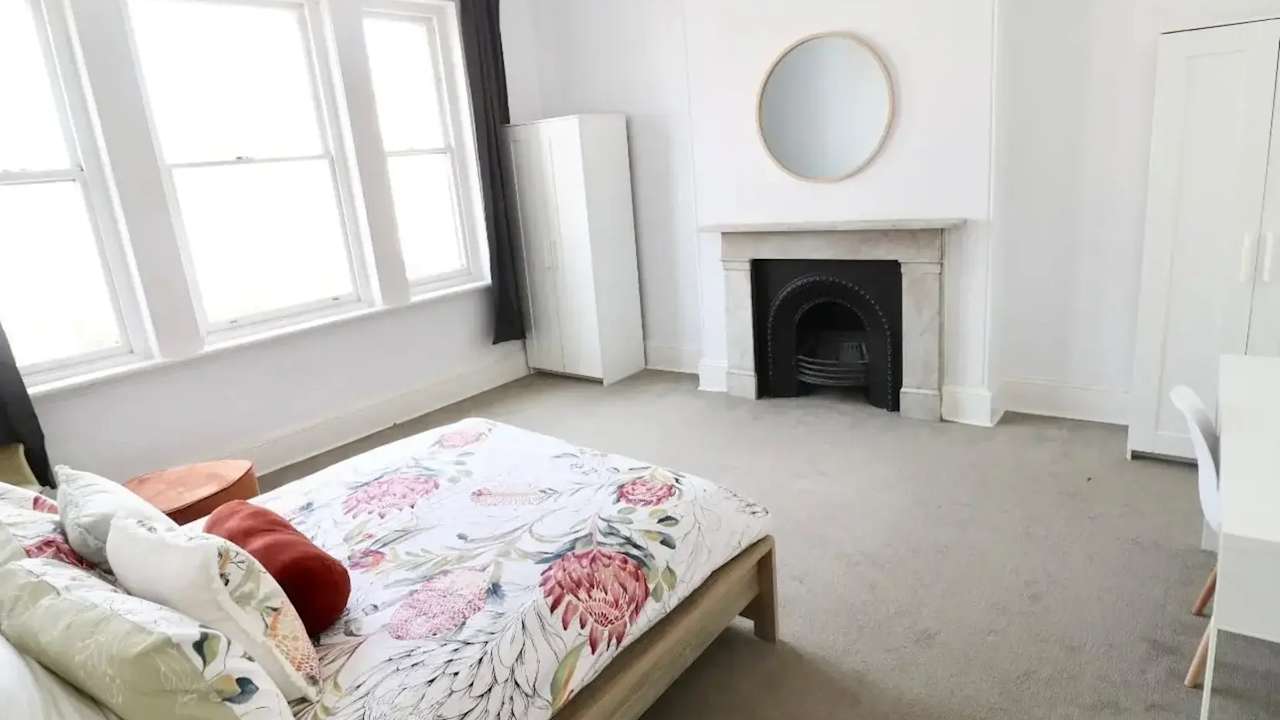 Room in a share house