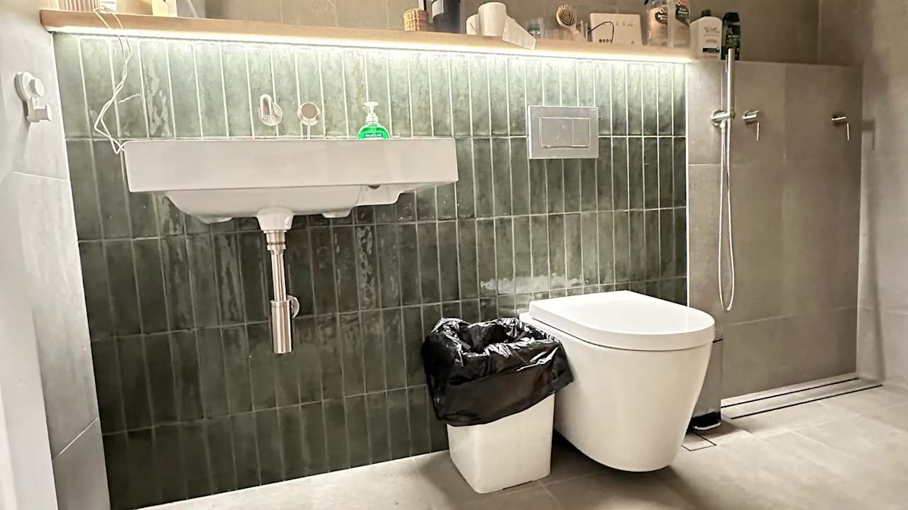 Furnished room in a share house