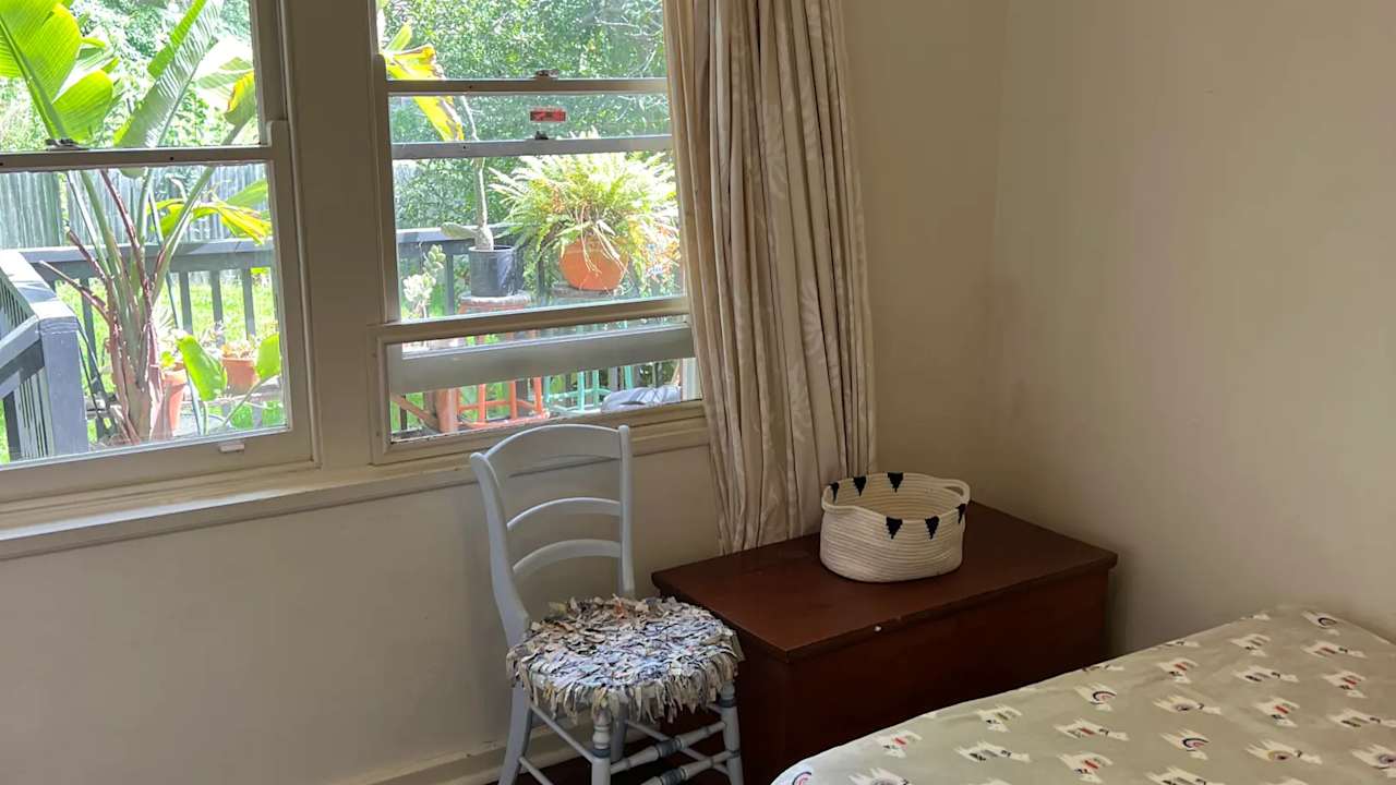 Room in a share house