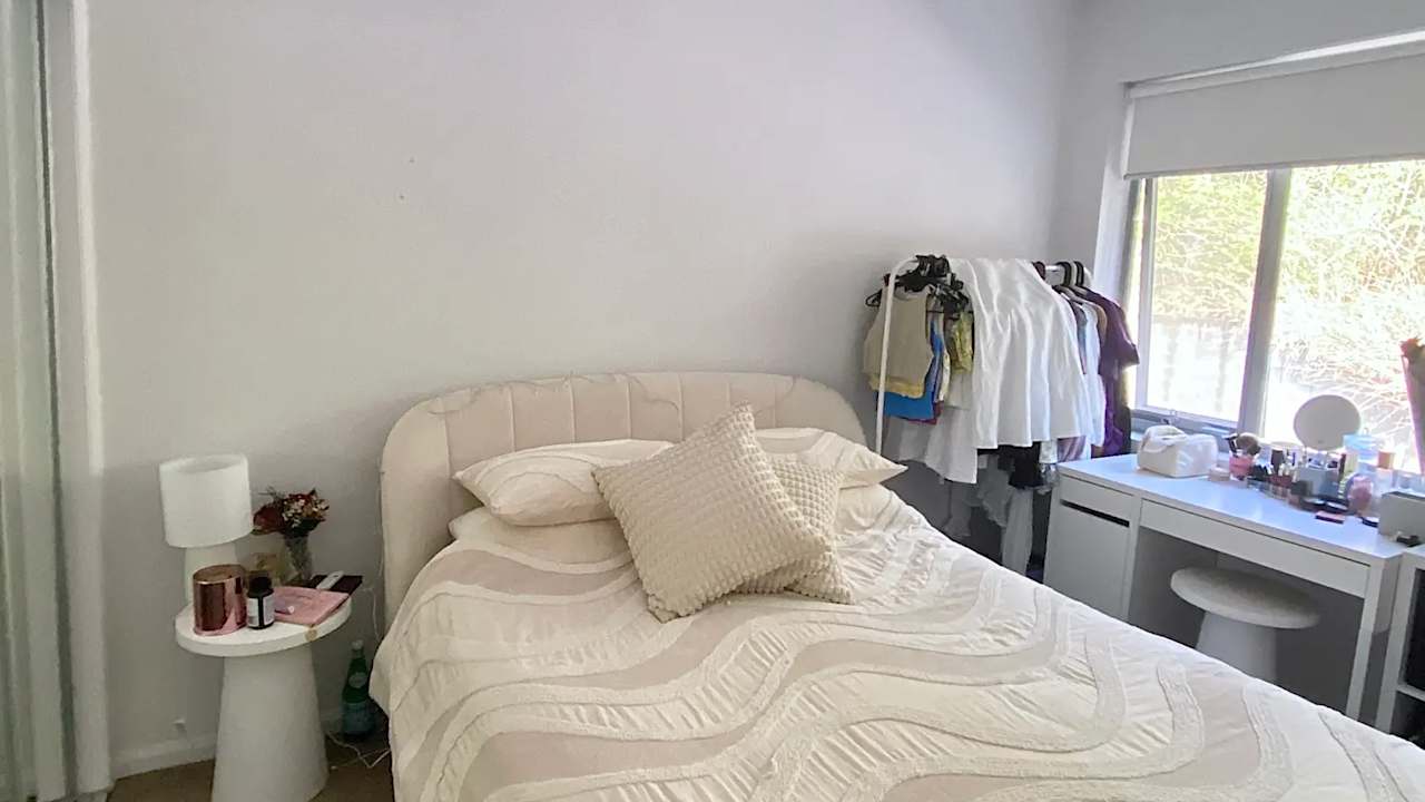 Unfurnished room in a share house
