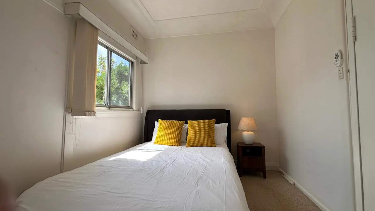 Furnished room in a share house