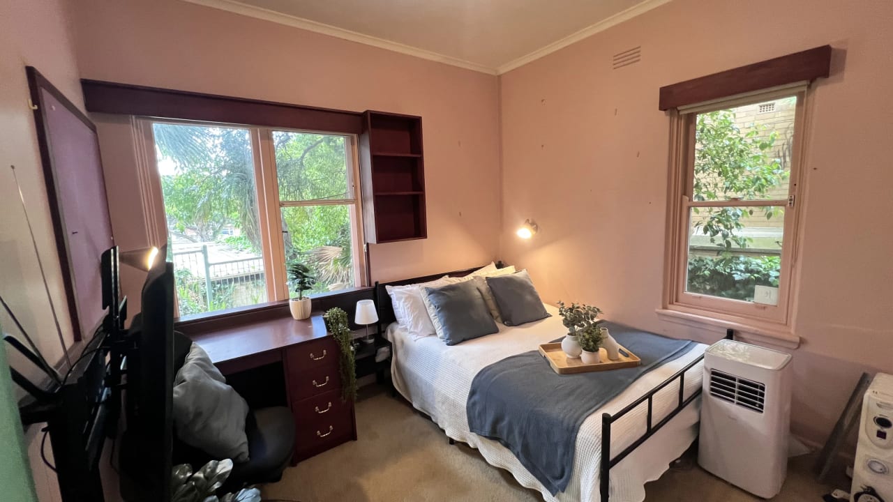 Furnished room in a share house