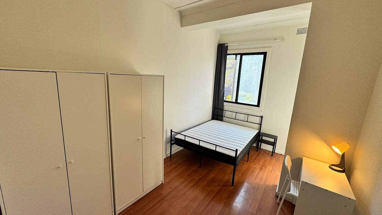 Furnished room in a share house